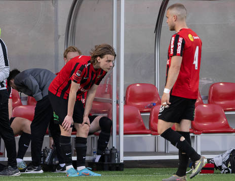 Brommapojkarnas Oscar Pettersson och Amadeus Sögaard deppar