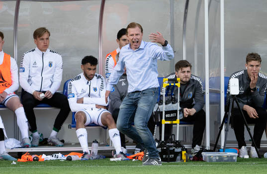 Sirius tränare Christer Mattiasson jublar