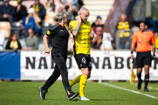 Mjällbys Adam Ståhl har ont