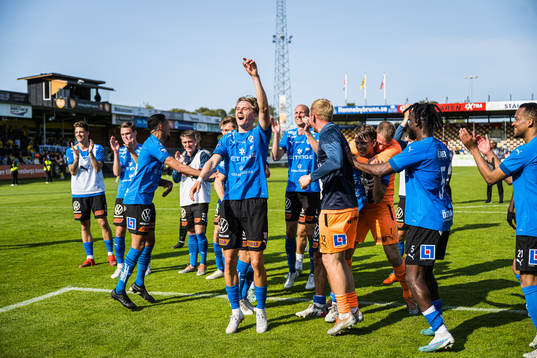 Halmstads Erik Ahlstrand jublar fotbollsmatchen i