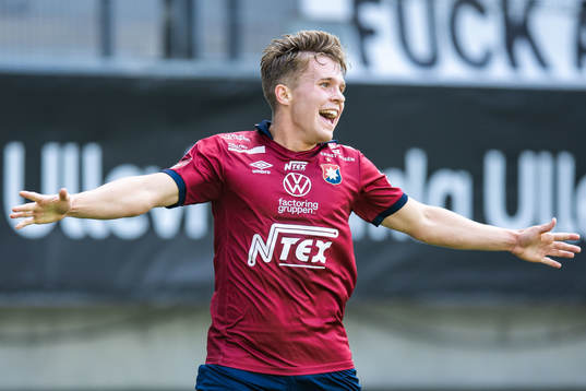 Örgrytes Isak Dahlqvist jublar