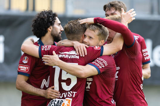 Örgrytes Isak Dahlqvist jublar