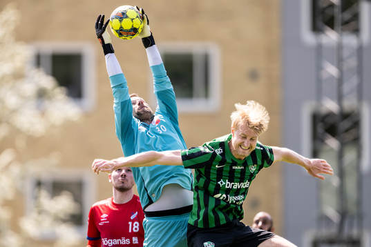 Höganäs målvakt Johan Jonsson och Högaborgs Viktor