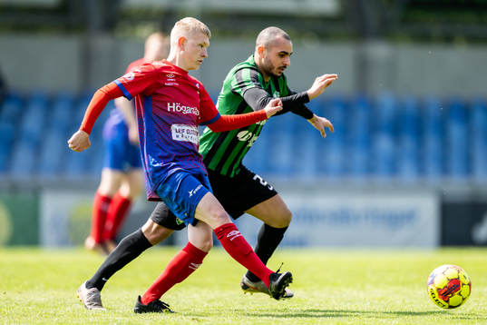 Höganäs Victor Karlberg och Högaborgs Mohammed Dirawi