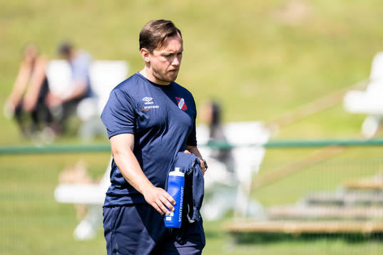 Höganäs tränare Luke Owen deppar