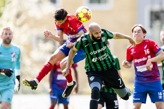 Höganäs Marko Nikolic och Högaborgs Akram Mansour