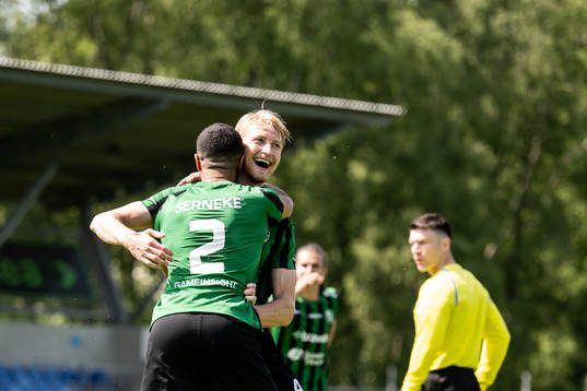 Högaborgs Jones Mahjoub jublar med Viktor Wihlstrand