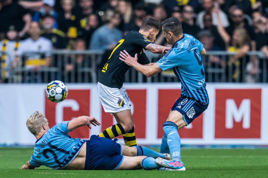 Djurgårdens Lucas Bergvall och Haris Radetinac och AIKs