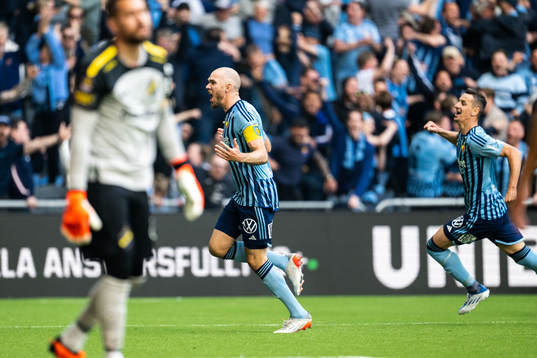 Djurgårdens Marcus Danielson och Haris Radetinac jublar