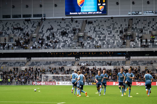 Djurgårdens spelare värmer upp