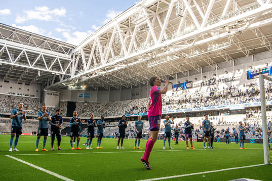 Djurgårdens målvakt Jacob Widell Zetterström jublar