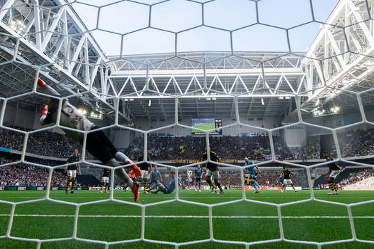 AIKs målvakt Kristoffer Nordfeldt släpper in 1-0 av