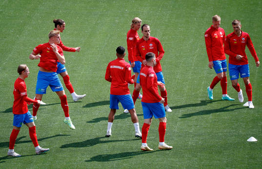 Helsingborgspelarna värmer upp
