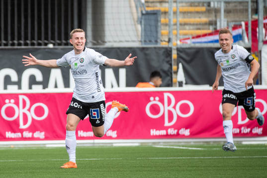 Örebros Valgeir Valgeirsson jublar