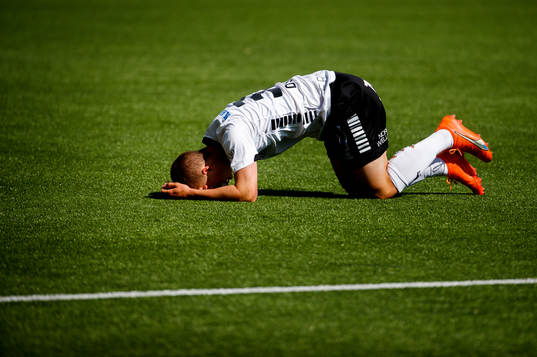 Örebros Samuel Dahl har ont