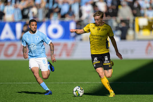 Malmö FFs Sergio Pena och Elfsborgs Jeppe Møldrup Okkels