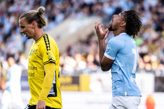 Malmö FFs Joseph Ceesay deppar
