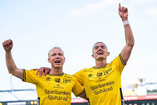 Elfsborgs André Boman och Gustaf Lagerbielke jublar