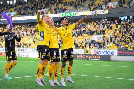 Elfsborgs Niklas Hult, Jacob Ondrejka och Ahmed Qasem jublar