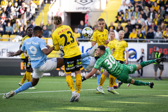 Elfsborgs Gustaf Lagerbielke och målvakt Hakon Valdimarsson