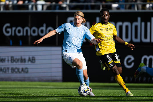 Malmö FFs Sebastian Nanasi och Elfsborgs Michael Baidoo
