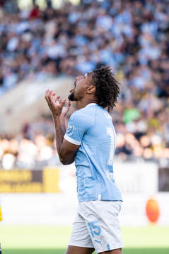 Malmö FFs Joseph Ceesay deppar