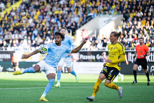 Malmö FFs Joseph Ceesay och Elfsborgs Niklas Hult