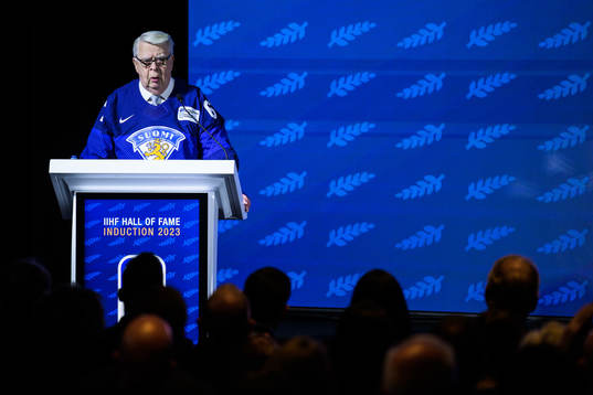 Kalervo Kummola of Finland holds a speech