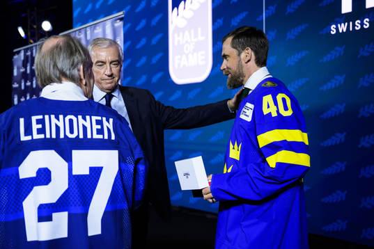 Kimmo Leinonen of Finland, Luc Tardif, president of the
