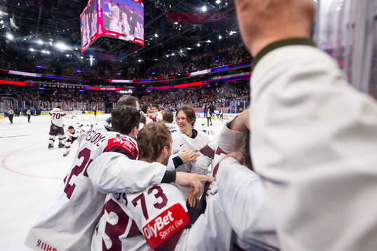 Dans Locmelis of Latvia celebrates