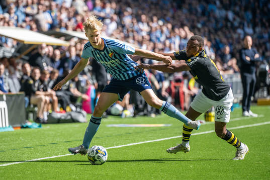 Djurgårdens Lucas Bergvall och AIKs Abdussalam Magashy