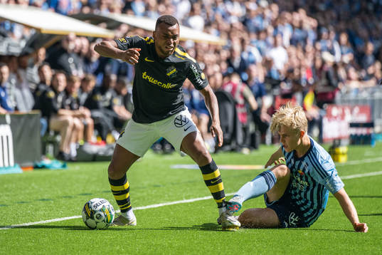 Djurgårdens Lucas Bergvall och AIKs Abdussalam Magashy