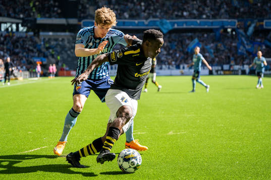 Djurgårdens Oliver Berg och AIKs Erick Otieno