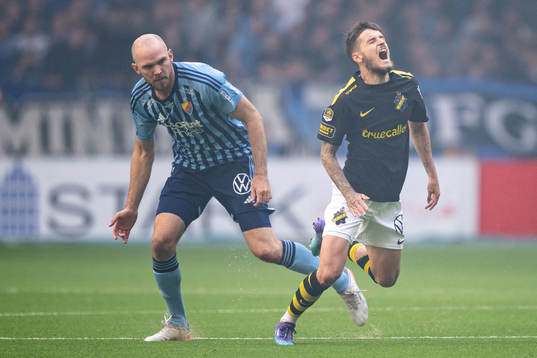 Djurgårdens Marcus Danielson och AIKs Vincent Thill