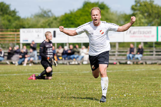 Bläddra bland fler bilder av Fotboll, Div 4 Halland, Derome-Åskloster - Galtabäck