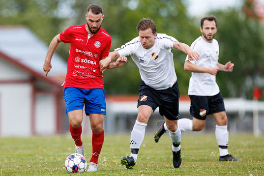 Derome-Åsklosters Leonard Mulaj och Galtabäcks Andreas