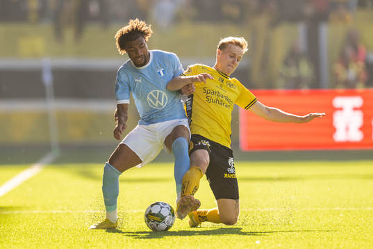 Malmö FFs Joseph Ceesay och Elfsborgs Jeppe Møldrup Okkels
