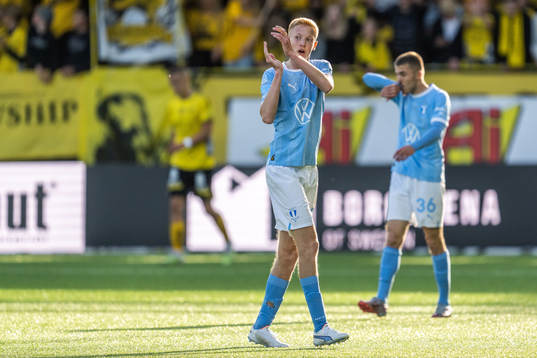 Malmö FFs Hugo Larsson tackar supportrarna