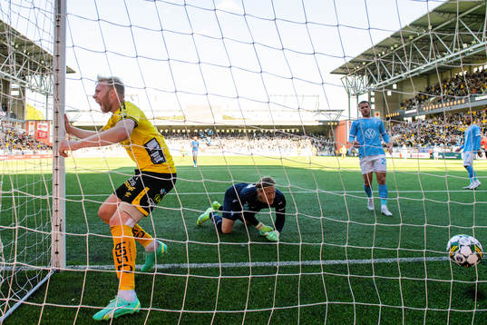 Elfsborgs Sveinn Guðjohnsen jublar
