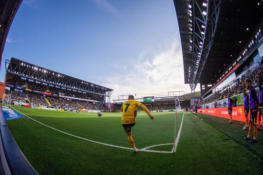 Elfsborgs Jacob Ondrejka slår en hörna