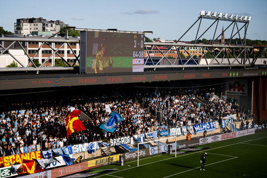 Malmö FFs supportrar och målvakt Johan Dahlin
