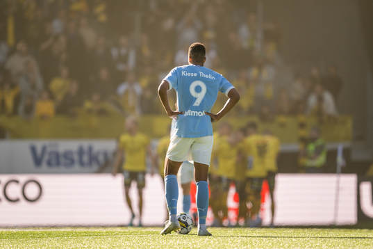 Malmö FFs Isaac Kiese Thelin deppar