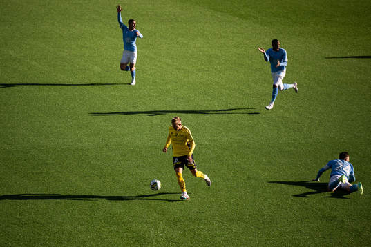 Malmö FFs Gabriel Busanello, Derek Cornelius och Lasse
