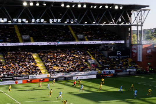 Malmö FFs Taha Ali driver bollen