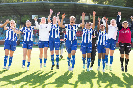 IFK Göteborgs spelare jublar