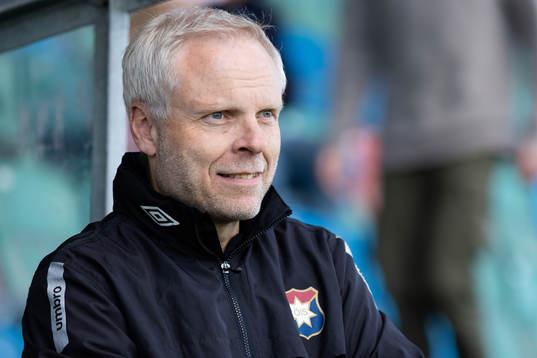 Örgrytes tränare Micael Berndtsson innan  fotbollsmatchen