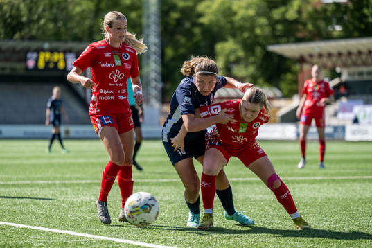 FC Rosengårds Halimatu Ibrahim Ayinde och Örebros Heidi
