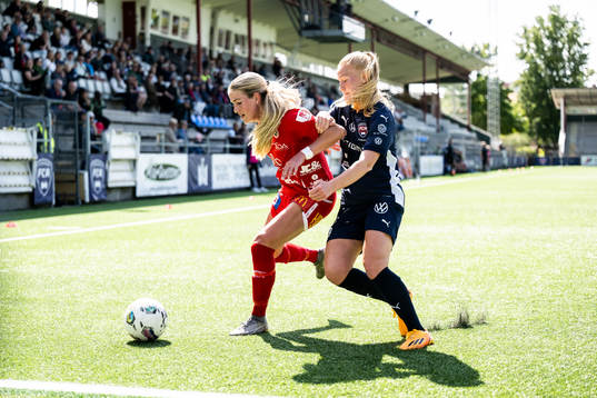 Örebros Regan Steigleder och FC Rosengårds Sofie Bruun
