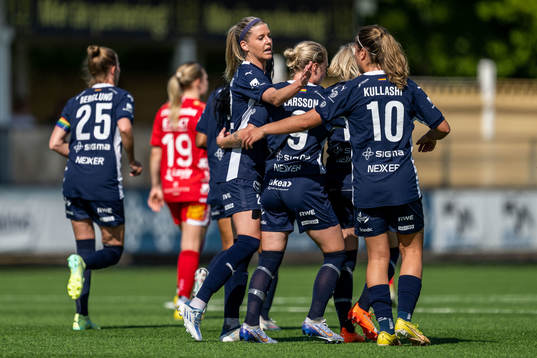 FC Rosengårds Olivia Schough jublar