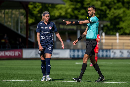 Domare Mohamed Rachid dömmer straff för FC Rosengård